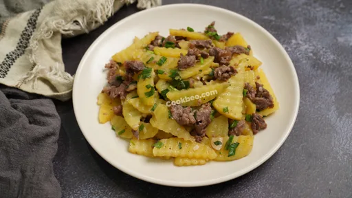 Thịt bò xào khoai tây