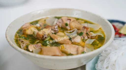 Gà nấu măng chua