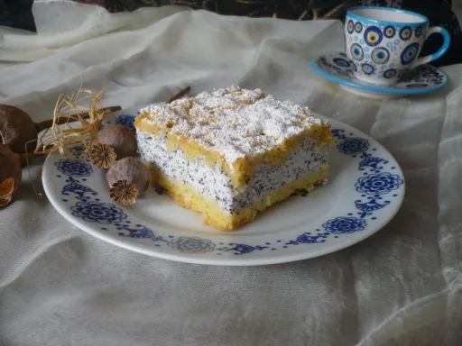 Jogurt kolač s makom