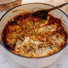Lasaña en una sola olla, fácil y rica en proteínas