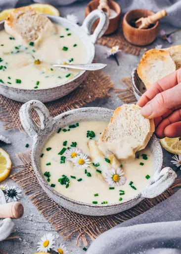 Sopa crema de espárragos vegana