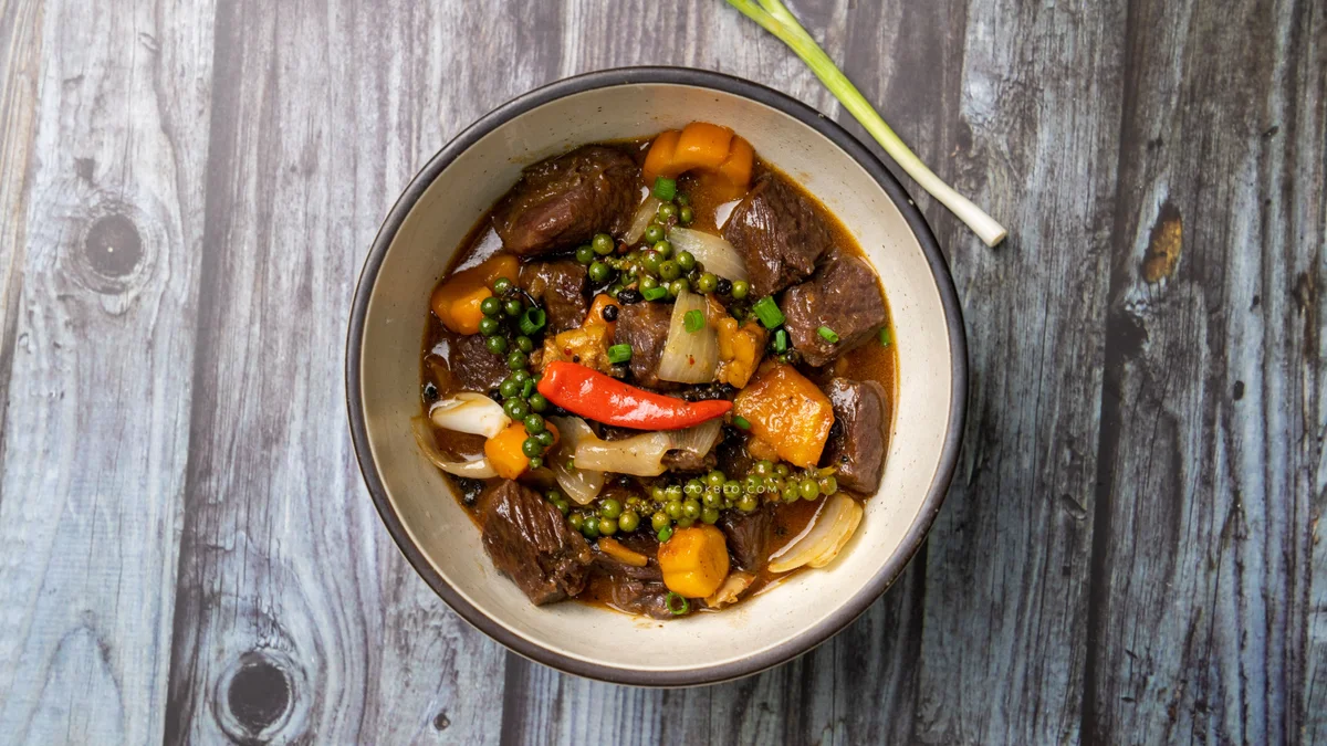 Beef stew with green peppercorns