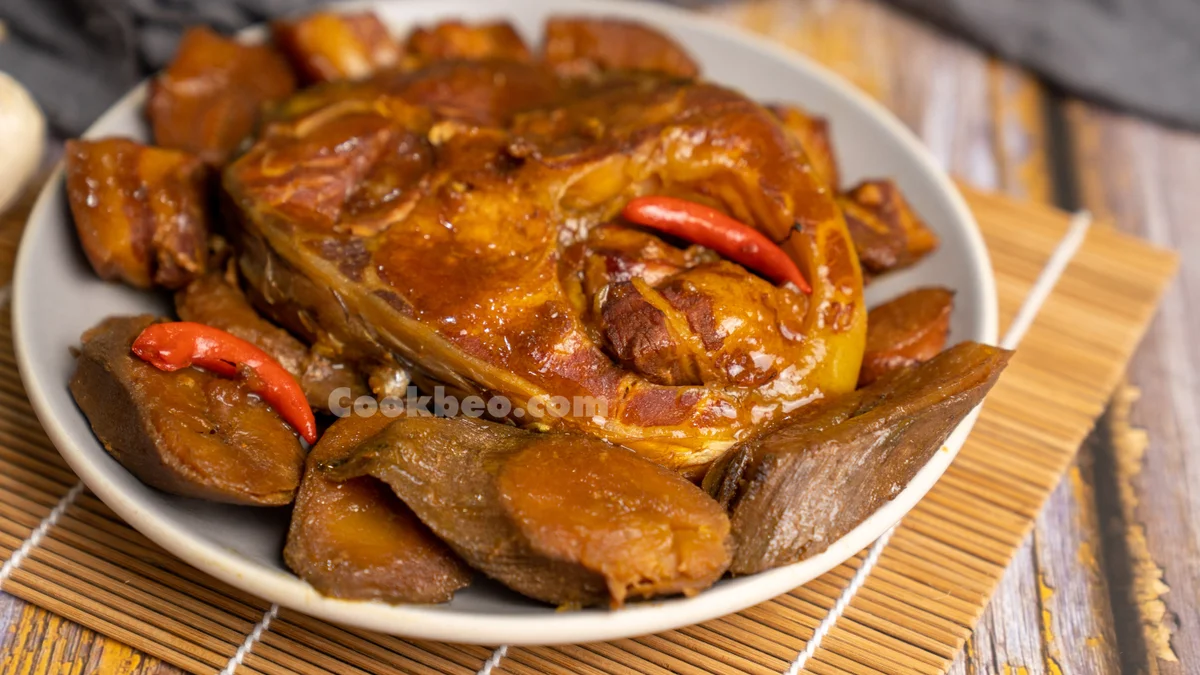 Cá kho chuối xanh