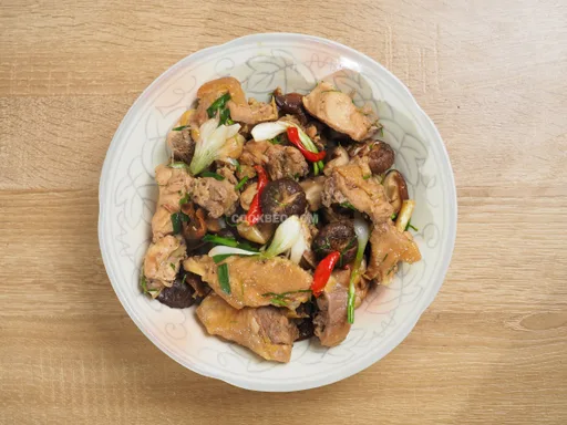 Gà nấu nấm đông cô