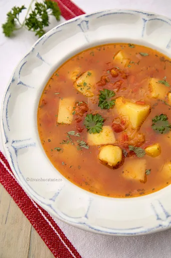Bean soup with smoked meat (Ciorbă de fasole cu afumătură)