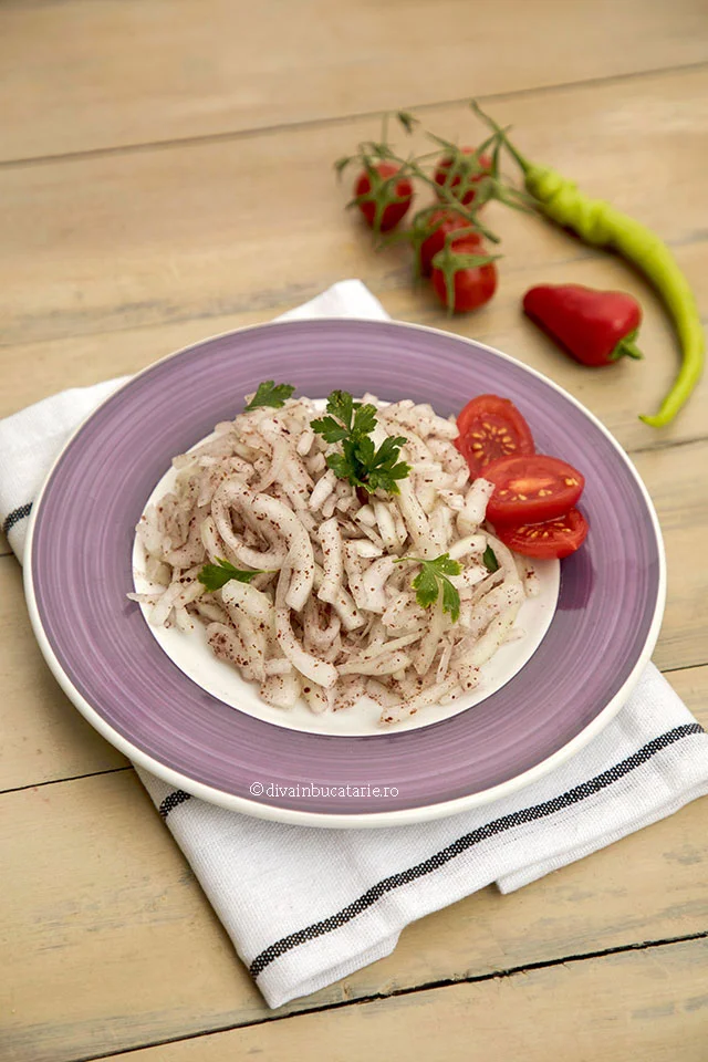 Salata turceasca de ceapa cu sumac