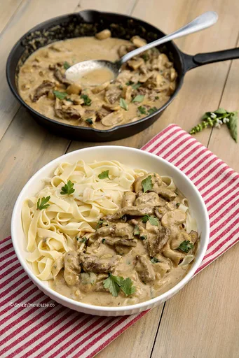 Beef Stroganoff – vita cu ciuperci