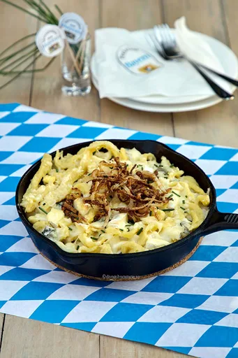 Spaetzle con queso y cebolla