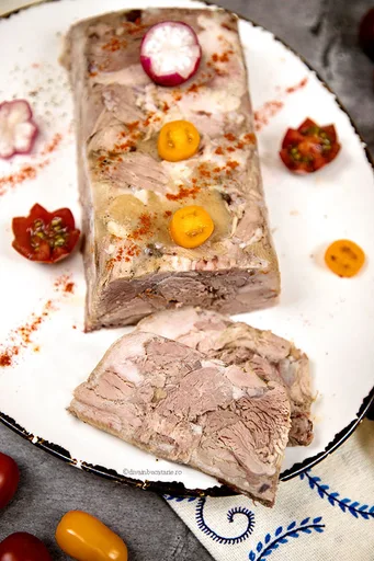 Smoked pork knuckle with beans (Ciolan cu fasole)
