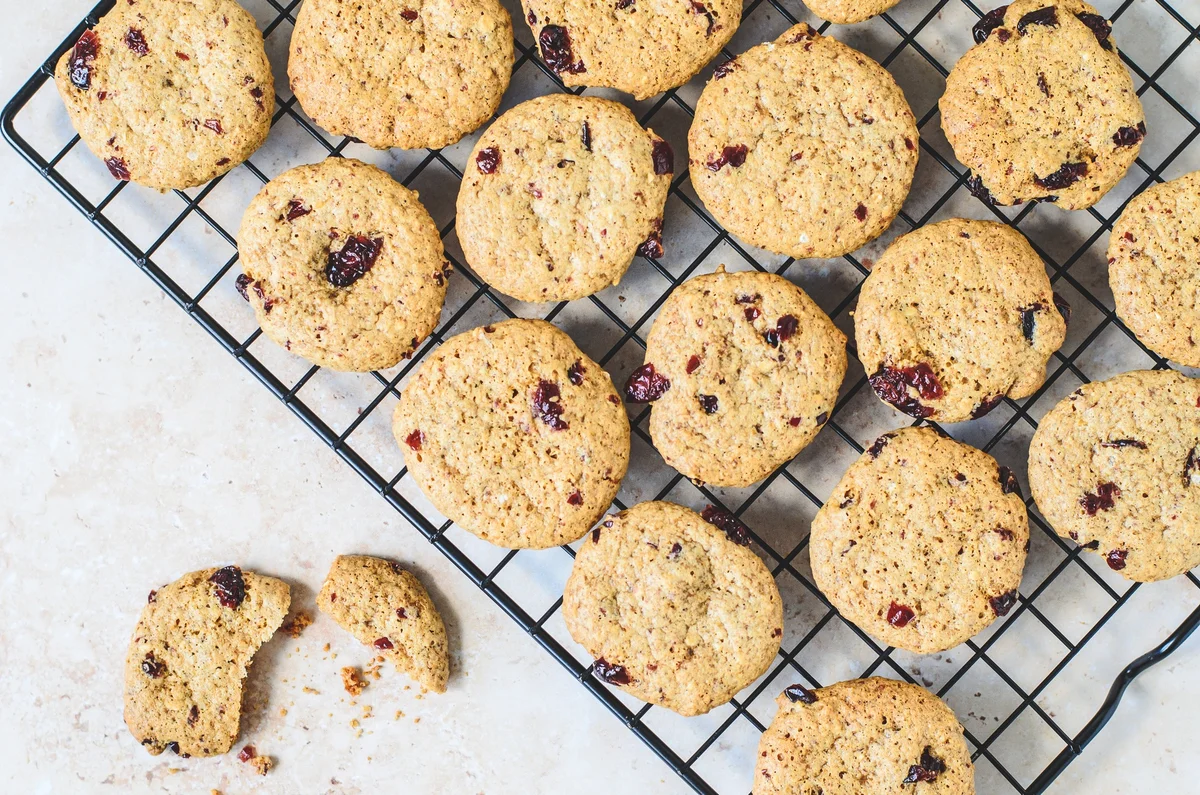 Oat biscuits with cranberries