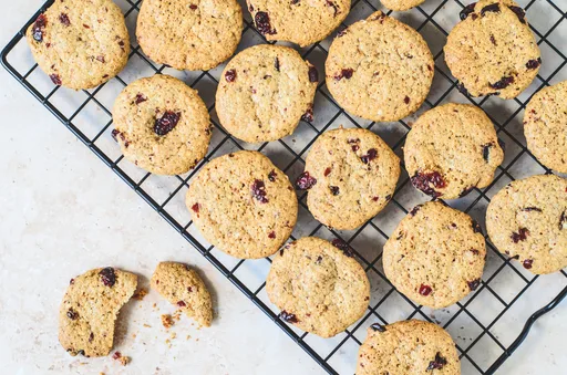 Oat biscuits with cranberries