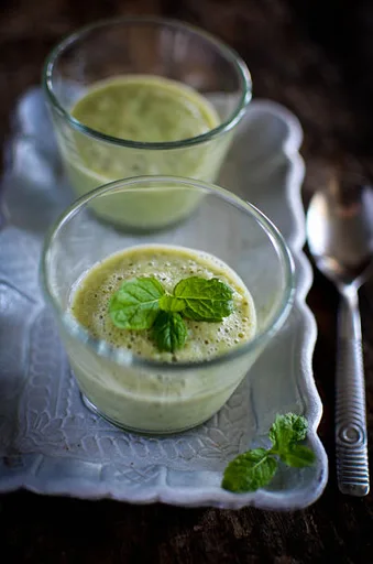 Gaspacho de concombre à la menthe et fromage blanc