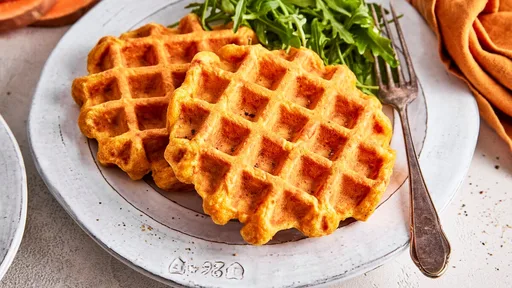 Süßkartoffel-Waffeln – so herzhaft & schnell