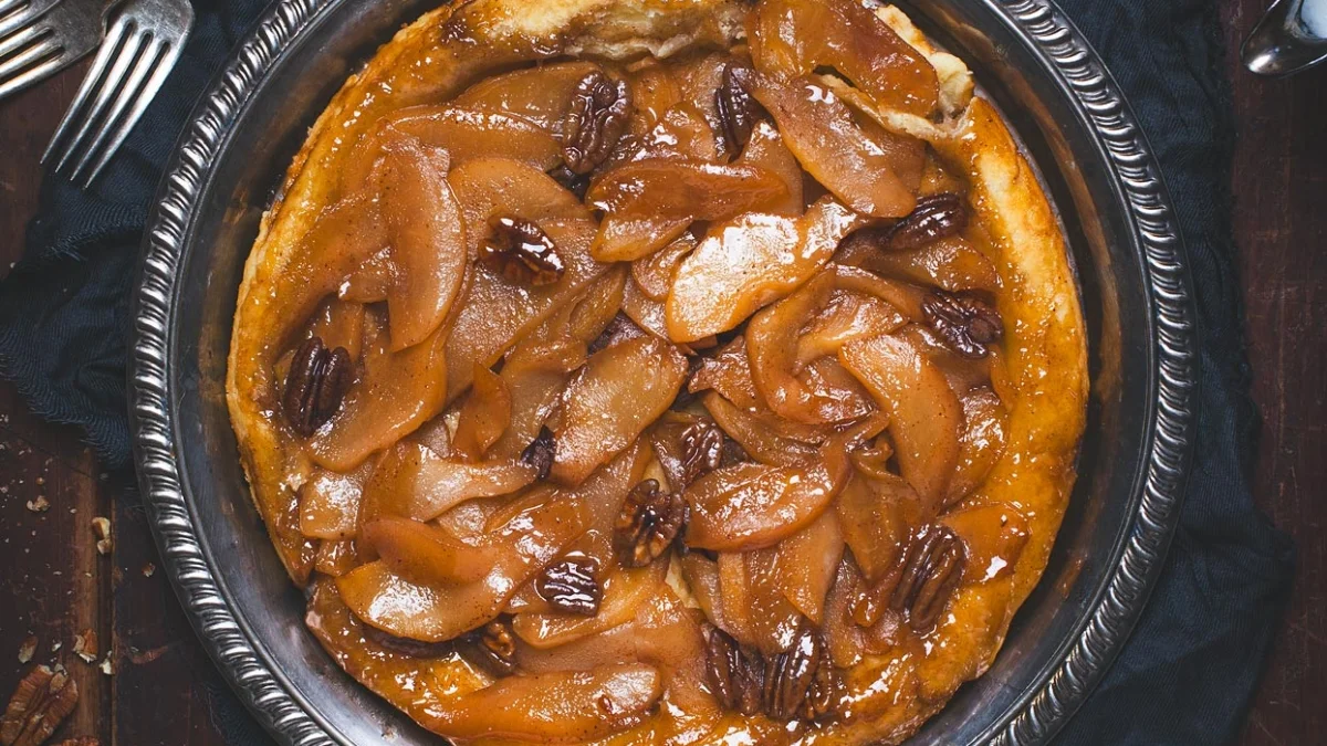 Pear and apple caramelized tarte tatin