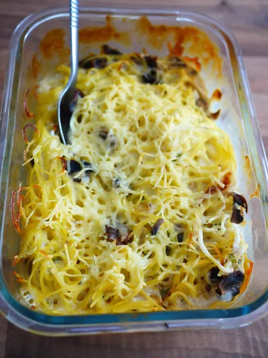 Gratén de espaguetis con champiñones