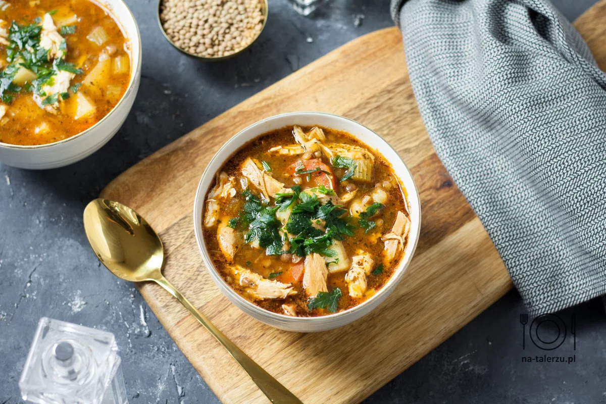 Sopa de pollo y lentejas