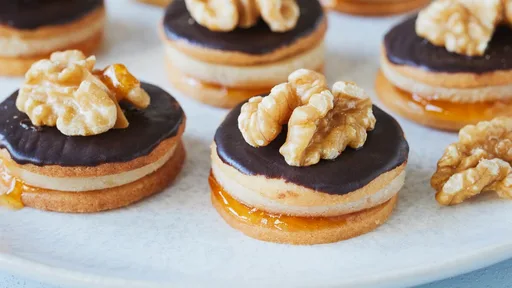 Walnuss-Marzipan-Plätzchen – so einfach & saftig