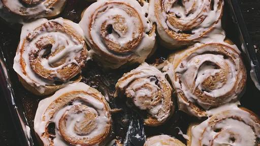 Cinnamon, maple and Sortilège buns
