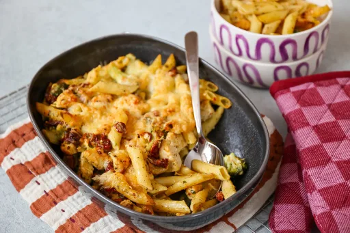 Pasta ovenschotel kip pesto