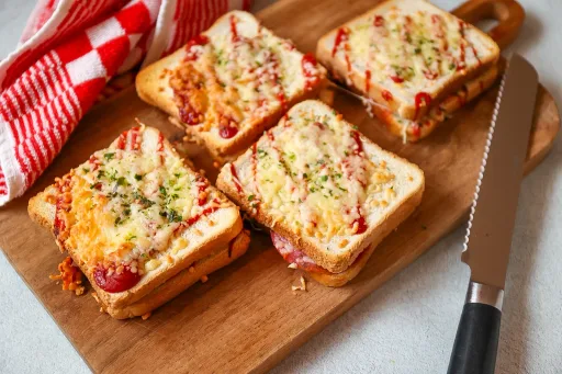 Sándwich mixto tipo pizza al horno