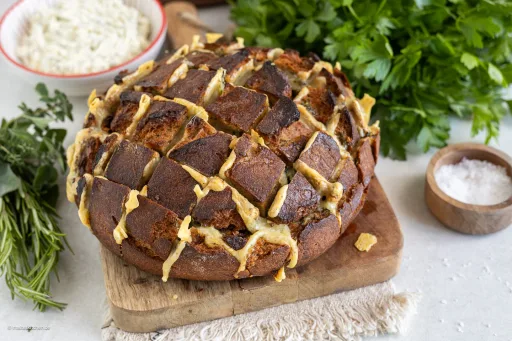 Partybrot mit Käse und Kräuterbutter | schnell gemacht