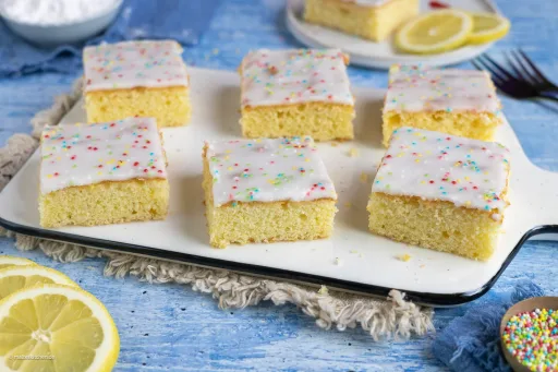 Zitronenkuchen vom Blech - ganz einfach und saftig