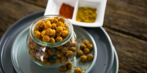 Snacks saludables con garbanzos tostados