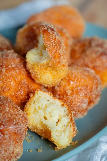 Bolas de requesón rápidas en la freidora de aire: superdeliciosas sin freír