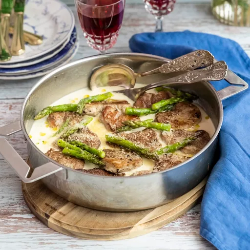 Fläskfilé i krämig sparris- och parmesansås