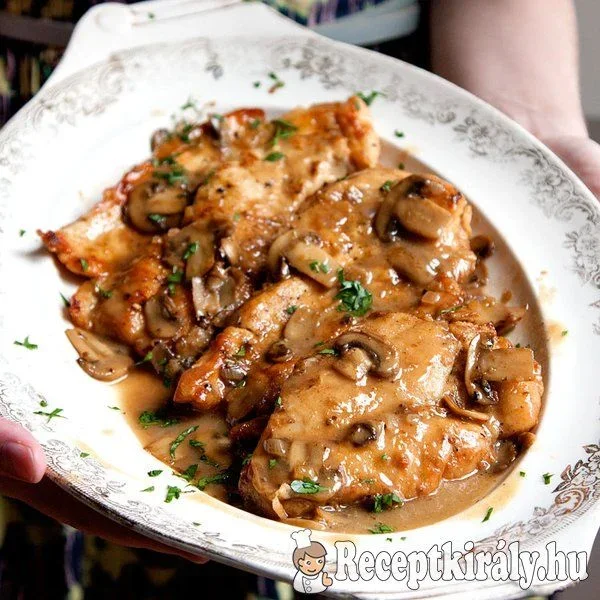Peito de frango com cogumelos e vinho tinto