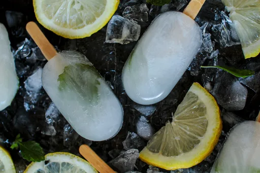 Glaces à l'eau citron-menthe