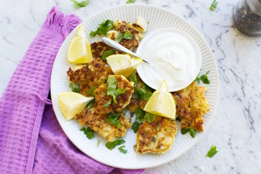 Tortitas de coliflor con feta y menta (en sartén o freidora de aire)