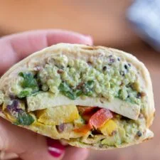 Wraps vegetarianos fáciles altos en proteína