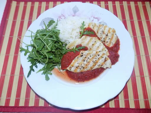 Grillowany filet w sosie pomidorowym