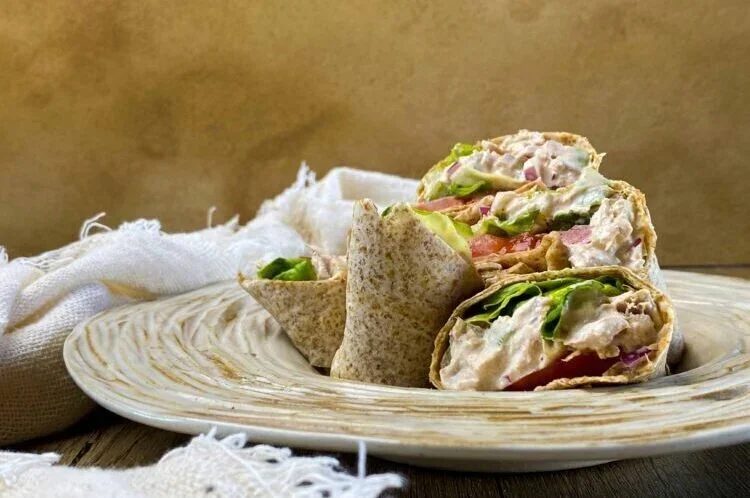 Spicy Sriracha Tuna Wraps