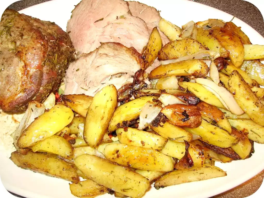 Rôti de porc, oignons et pommes de terre au balsamique
