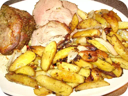 Rôti de porc, oignons et pommes de terre au balsamique