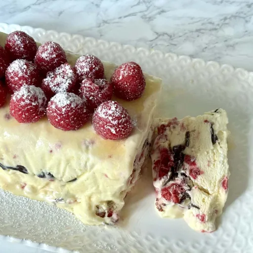 Semifreddo de chocolate y frambuesa (Postre helado italiano fácil)