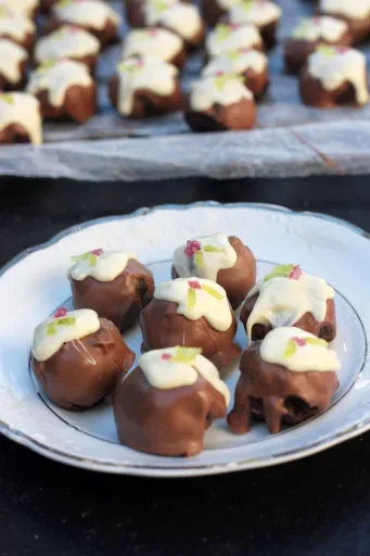 Christmas pudding truffles