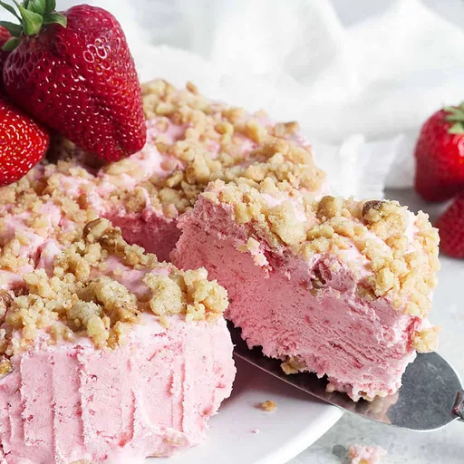 Postre helado de fresa