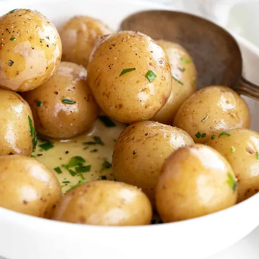 Patatas cocidas en sal