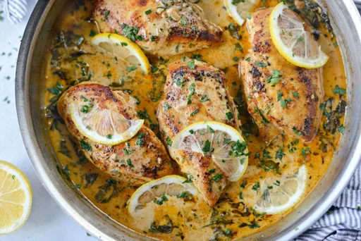 Pollo cremoso al limón con espinacas