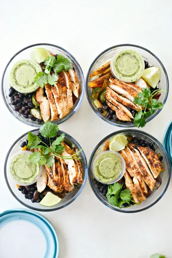 Fajita Chicken and Veggie Quinoa Bowls (Meal Prep!)