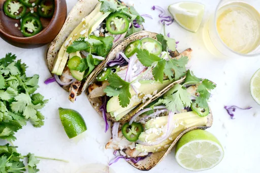 Tacos de pollo al tequila y lima a la parrilla