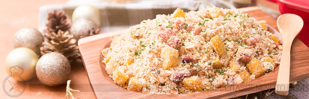 Farofa de Banana de Terra com Coco e Amendoim