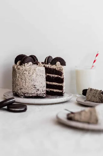 Chocolate Oreo Cookies & Cream Cake