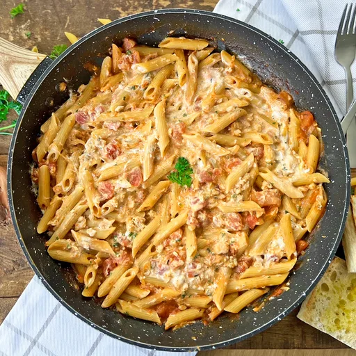 Pasta cremosa con salmón saludable