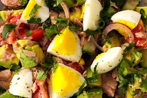 Ensalada de Atún, Aguacate y Huevo
