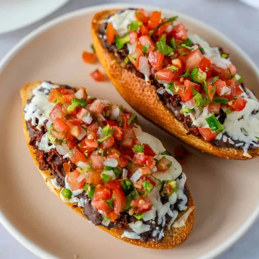 Molletes al estilo mexicano