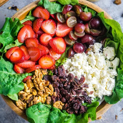 Ensalada de fresas con queso feta
